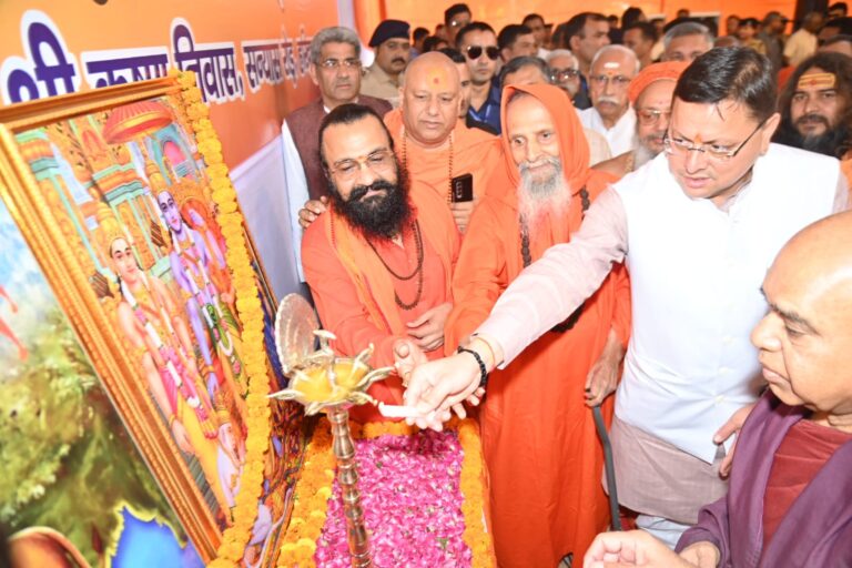CM Dhami lighting the lamp in the two-day meeting of Vishwa Hindu Parishad
