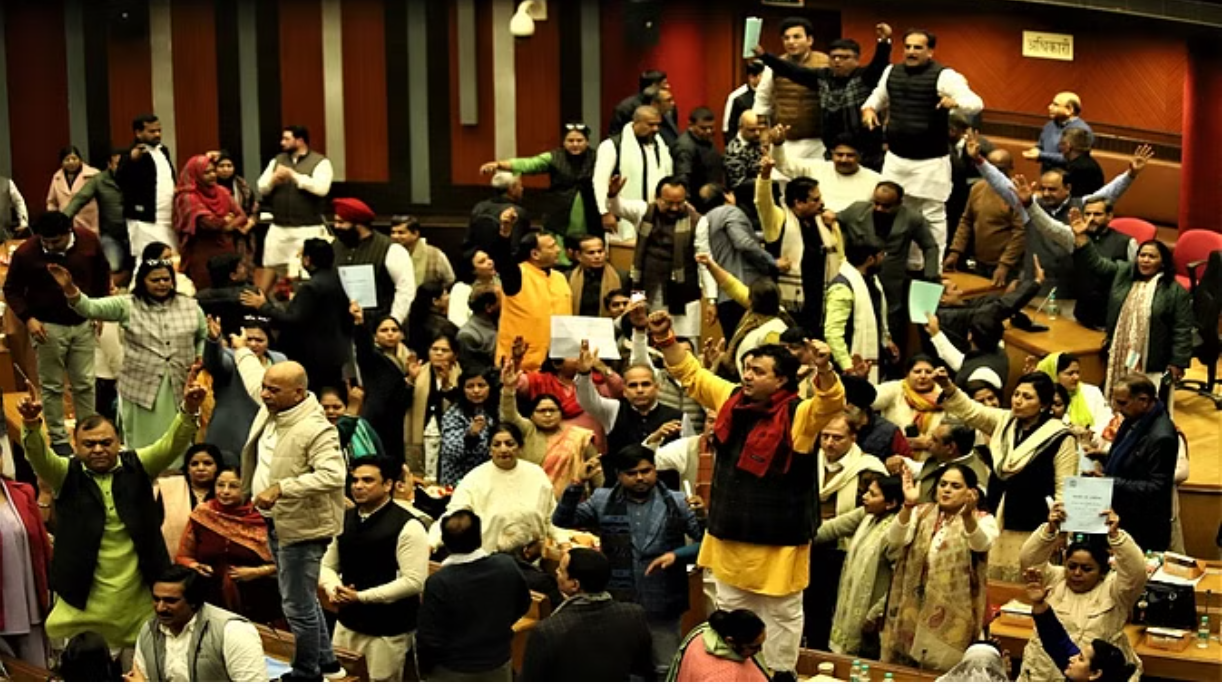 Delhi news; कट मोशन प्रस्ताव पर कांग्रेस-भाजपा का हंगामा, आज नेता सदन पेश करेंगे निगम का बजट