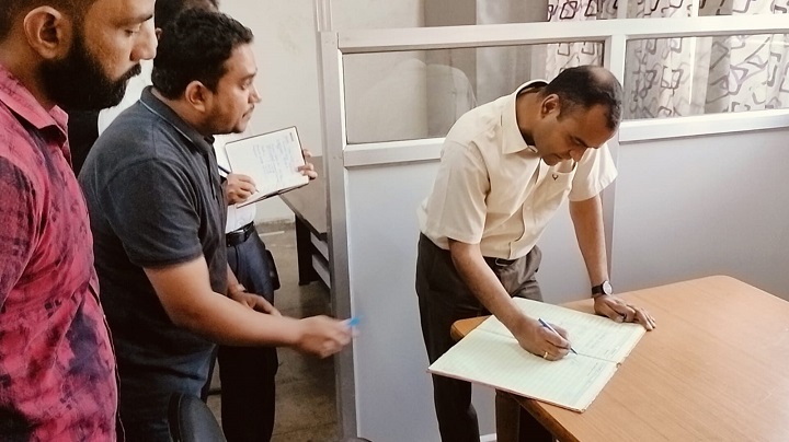 लंबे समय से भूमि अध्यापित कार्यालय में अनुपस्थित चल रहे अमीन की सेवाएं समाप्त करने के लिए करवाई के दिए निर्देश