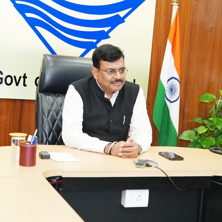 मुख्य सचिव 3